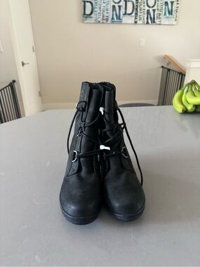 Sorel Black Women's Joan of Arch Lace-Up Ankle Boots